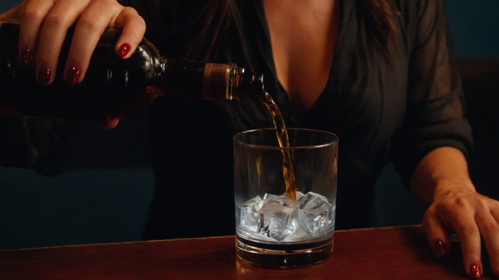 Grand Theft Auto Vice City Jessica the bartender at Malibu Club pours whisky AI